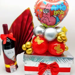 Caja de regalos con vino tinto 