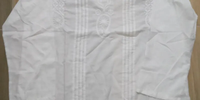 Blusas bordadas blancas