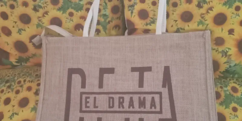 Bolso de yute deja el drama mediano