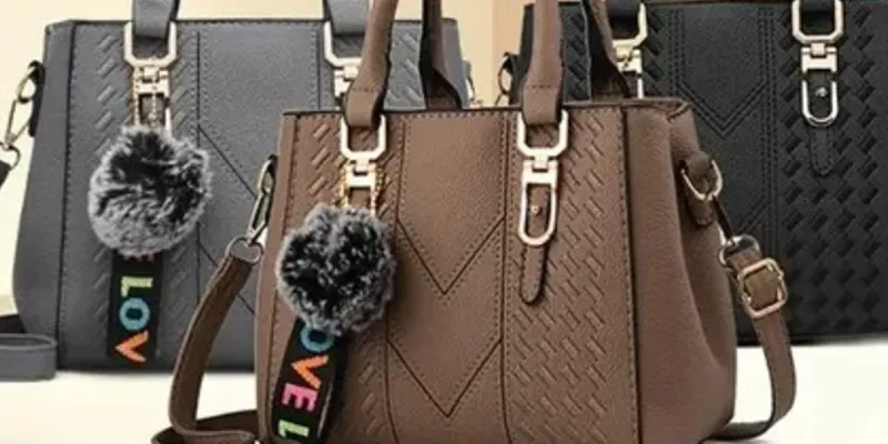 Bolso pom pom