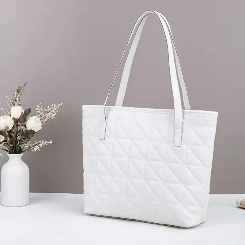 Bolso tote grande con adorno