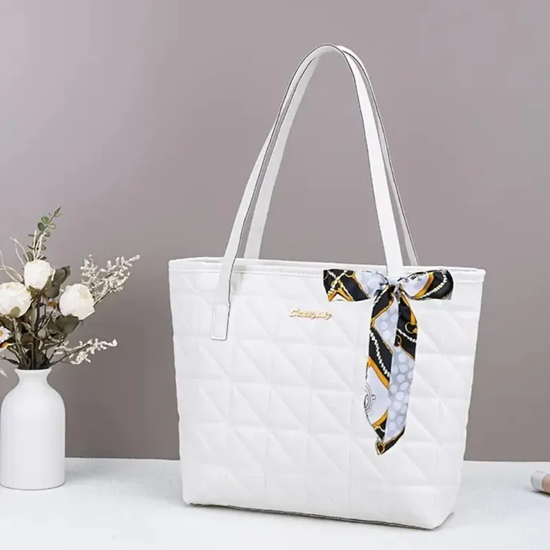 Bolso tote grande con adorno