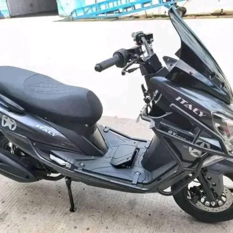 MOTO AUTOMÁTICA ITALY SCOOTER RX COMBAT 2025