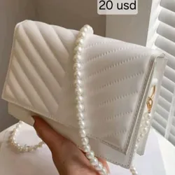 Cartera Blanca con perlas