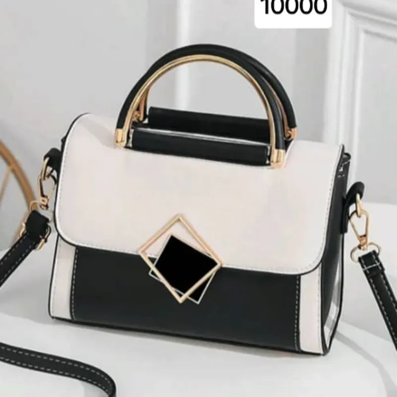 Cartera blanca y negra
