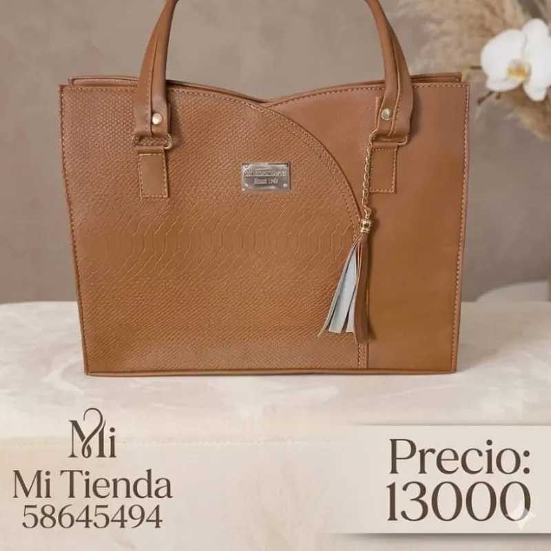 Cartera Carmelita clara grande