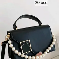 Cartera Negra con perlas