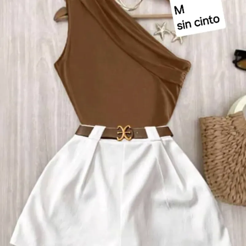 Conjunto de short blanco y blusa café 