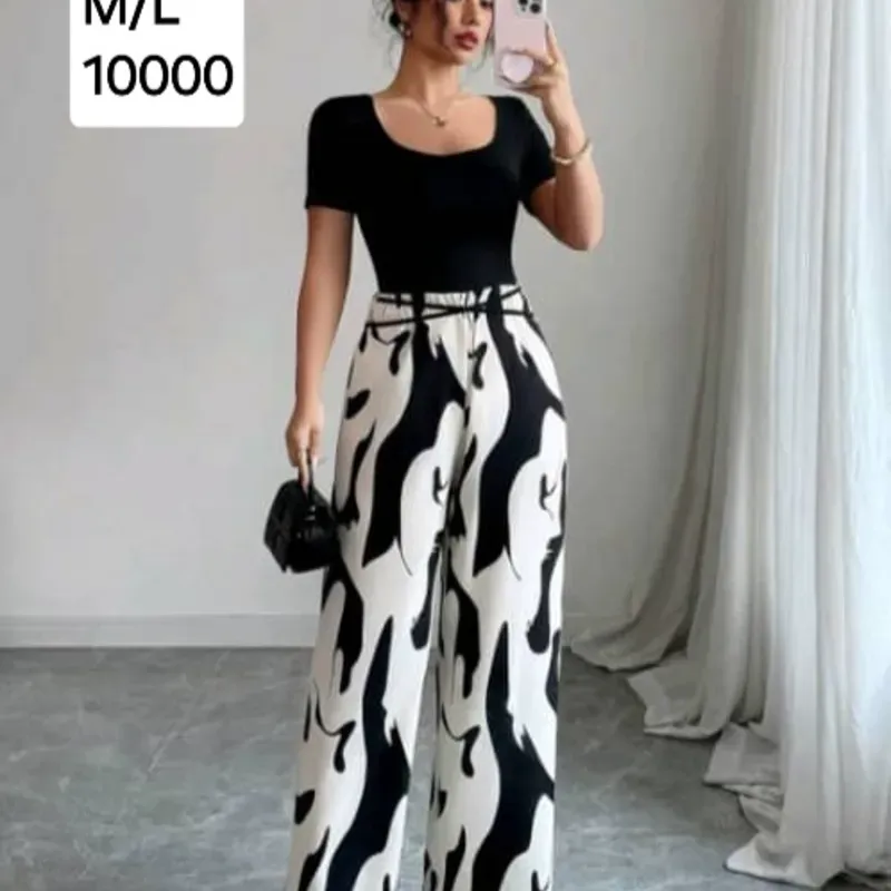 Mono negro y estampado 