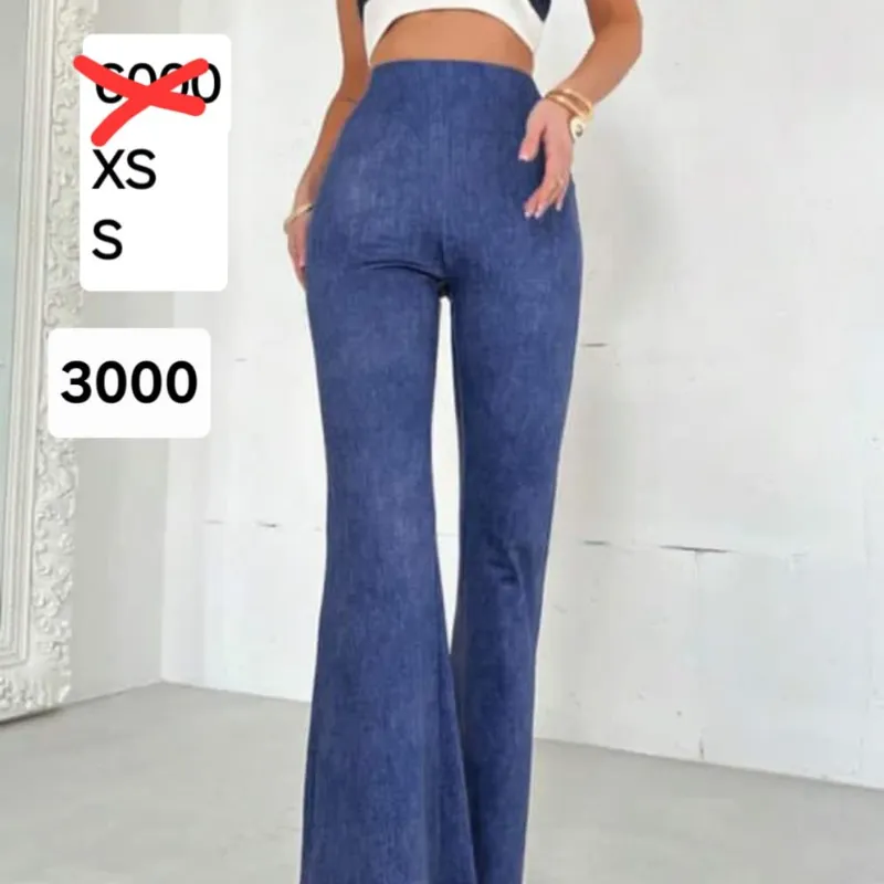 Pantalón azul campana
