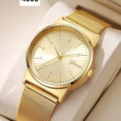 Reloj dorado de mujer