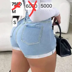 Short claro con dobladillo