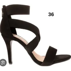 Tacones negros