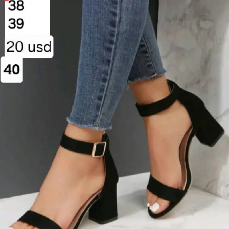 Tacones negros