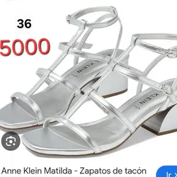Tacones plateados