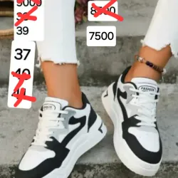 Tenis blanco y negro
