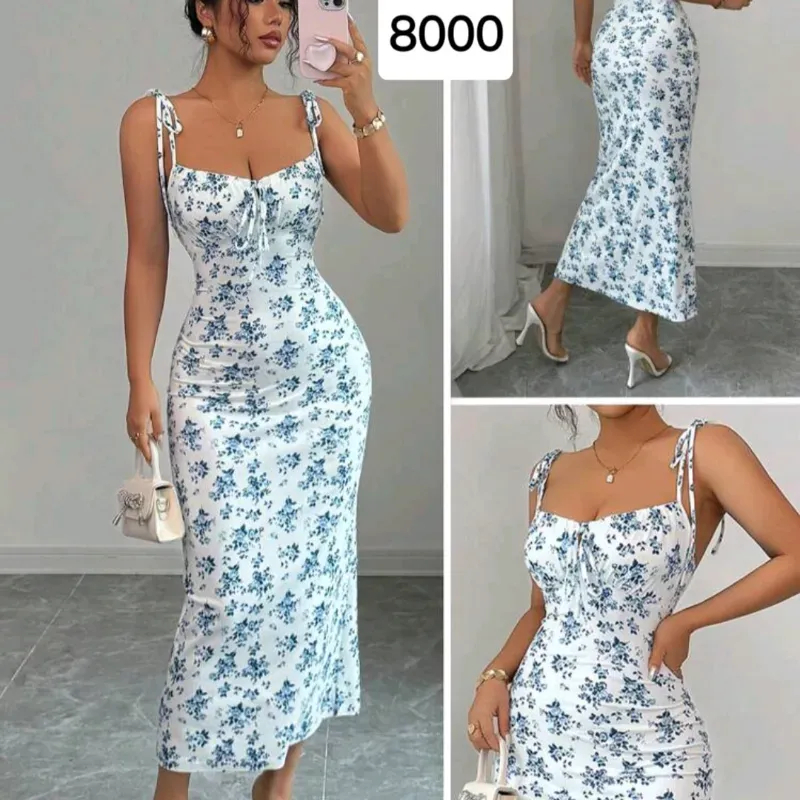 Vestido ajustado con flores azules