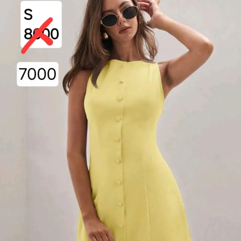 Vestido amarillo con botones