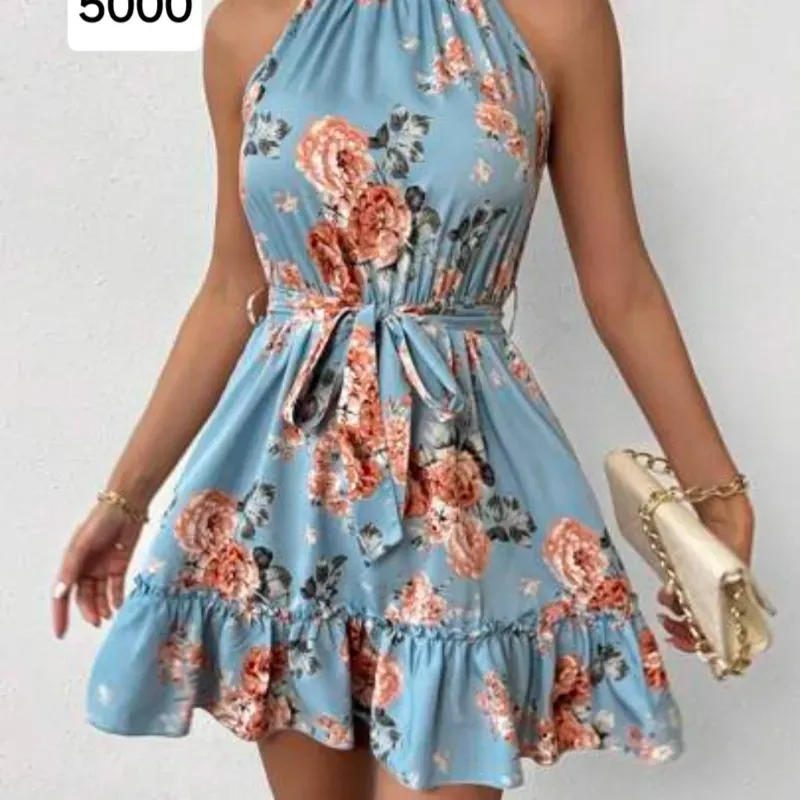 Vestido azul con flores 