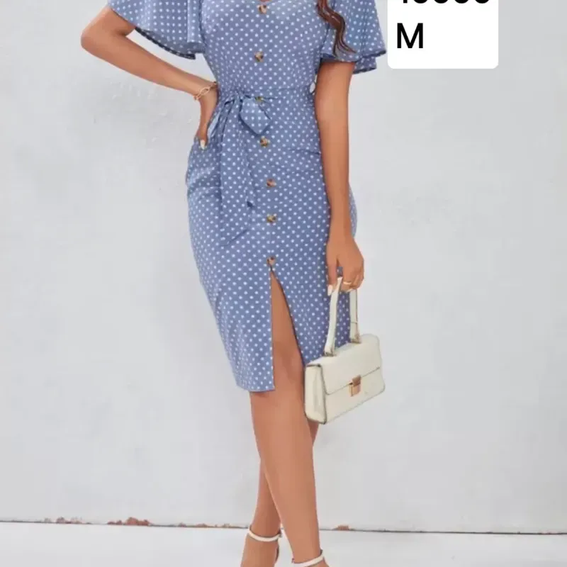 Vestido azul de lunares