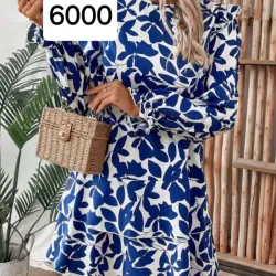 Vestido azul estampado con mangas