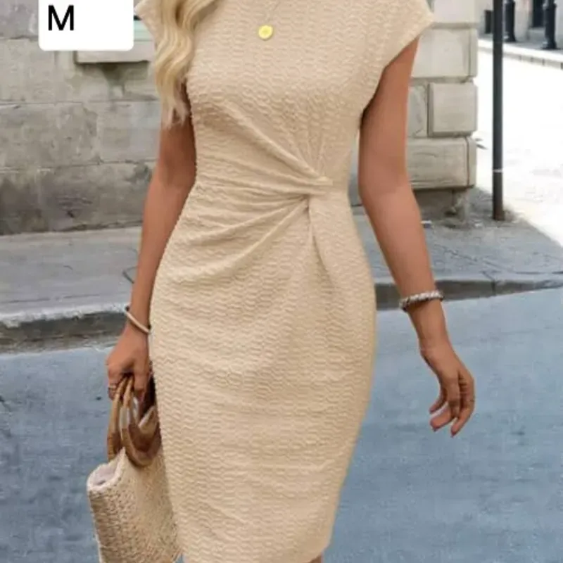 Vestido beige ajustado 