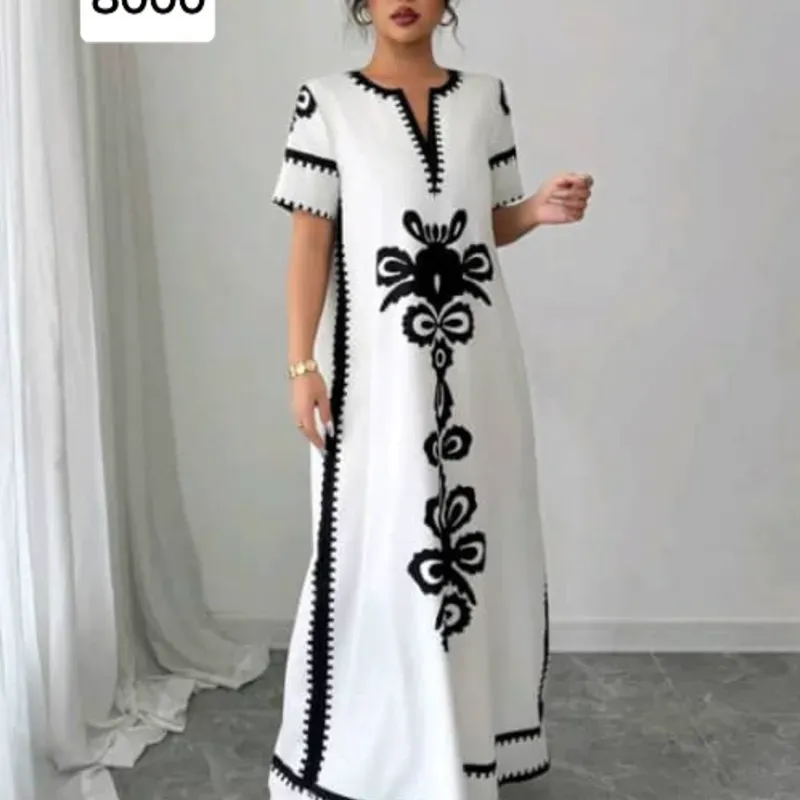 Vestido blanco y estampado negro
