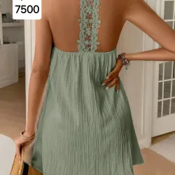 Vestido con bordado en la espalda 