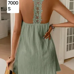 Vestido con bordado en la espalda 