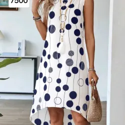 Vestido con estampado de bolas