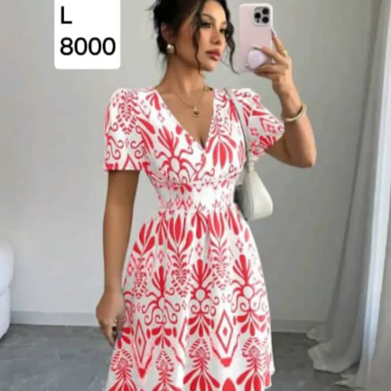 Vestido con estampado rojo