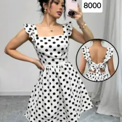 Vestido con puntos negros