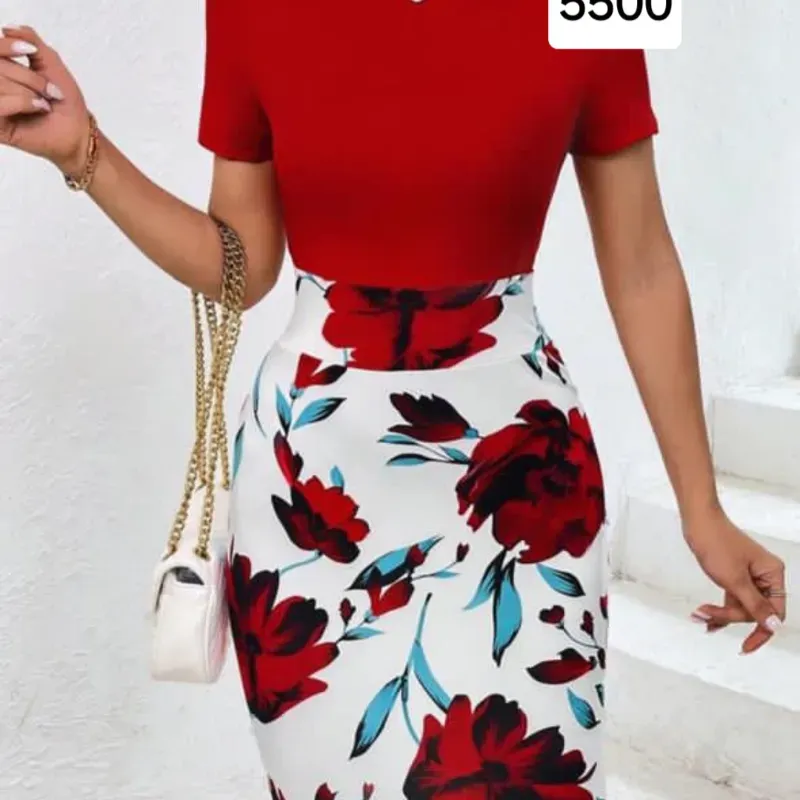 Vestido elastizado rojo y estampado 