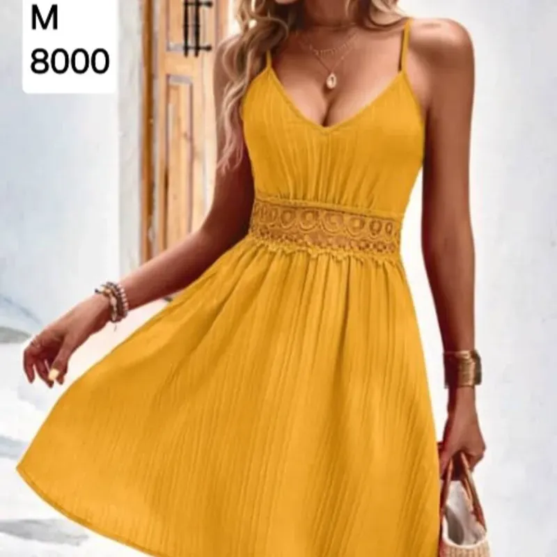 Vestido mostaza con encaje