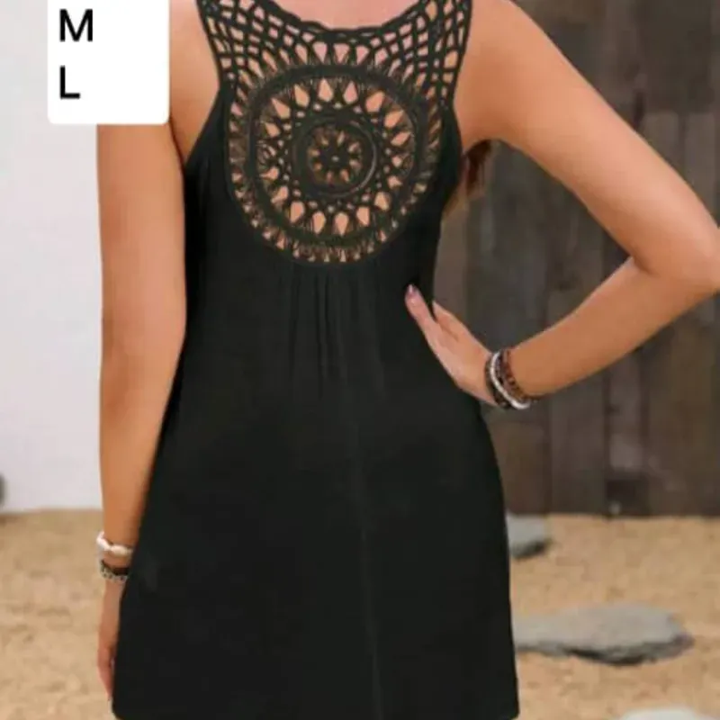 Vestido negro con espalda bordada 
