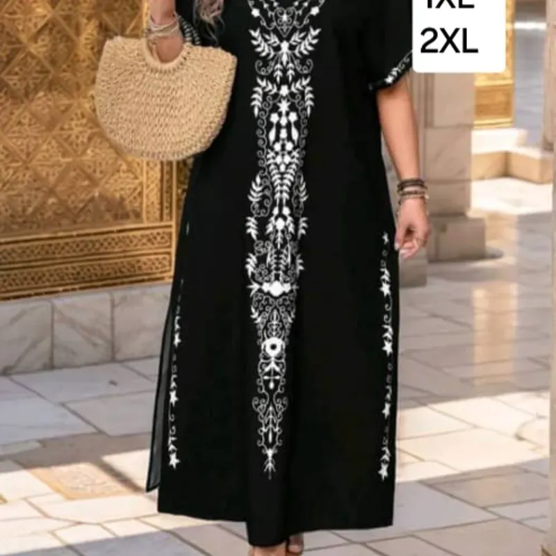 Vestido negro con estampado blanco