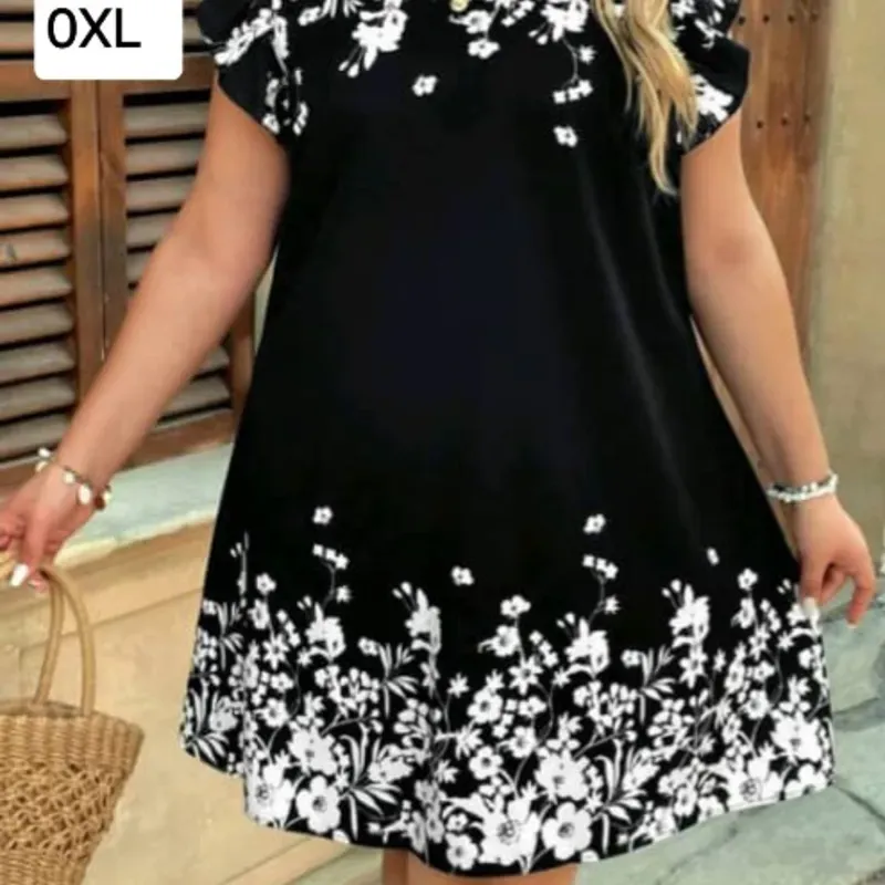 Vestido negro con flores blancas 