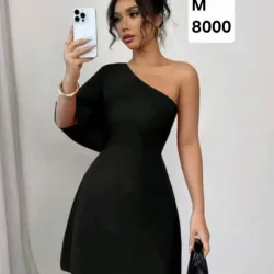 Vestido negro de una manga
