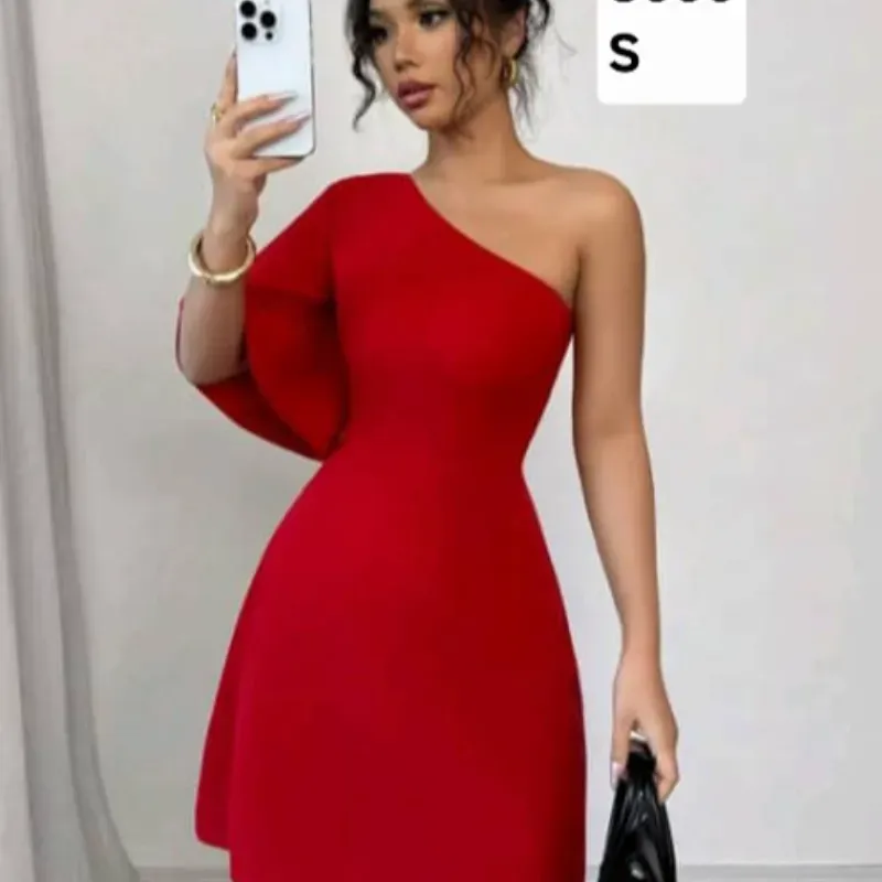 Vestido rojo de una manga