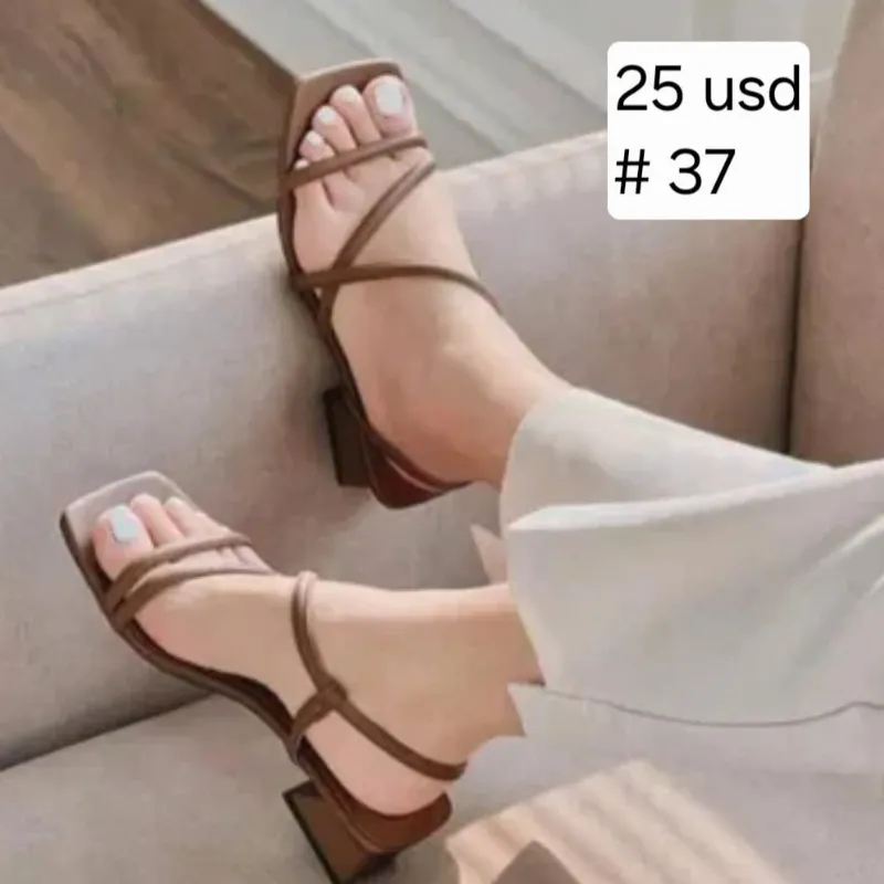 Zapatos Carmelitas tacón cuadrado