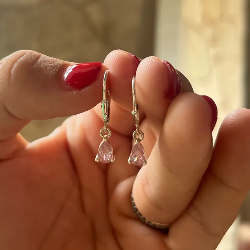 Argollas con piedra ✨
