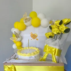 Caja de regalo con torta y flores ✨