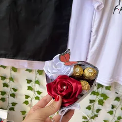 Corazón con bombones y rosas ✨