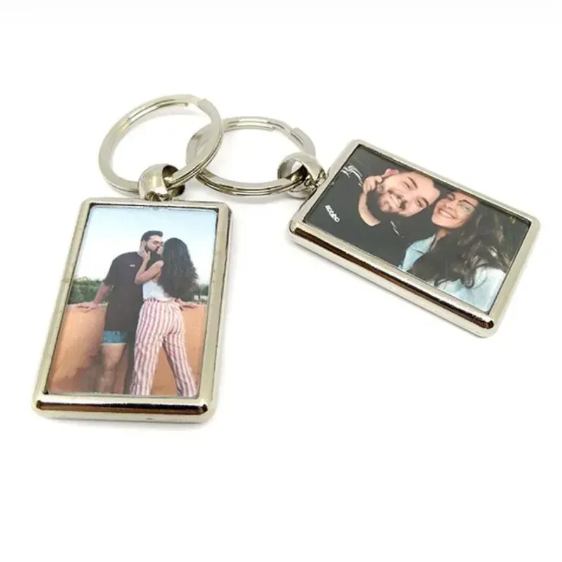 Llavero metálico cuadrado ✨