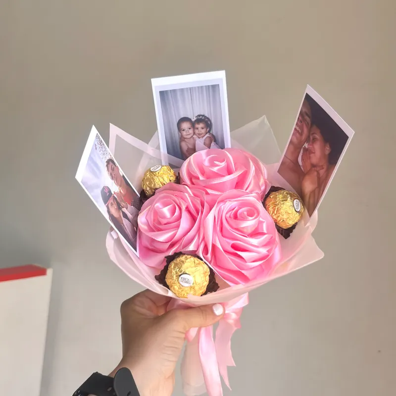 Ramo de tres flores y 3 fotos polaroid ✨