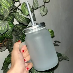 Taza nevada con tapa plateada y pitillo ✨
