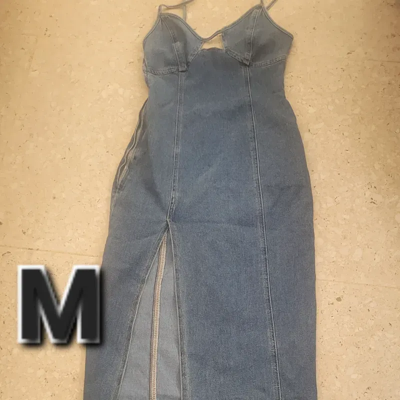 Vestido de Mezclilla con Abertura 