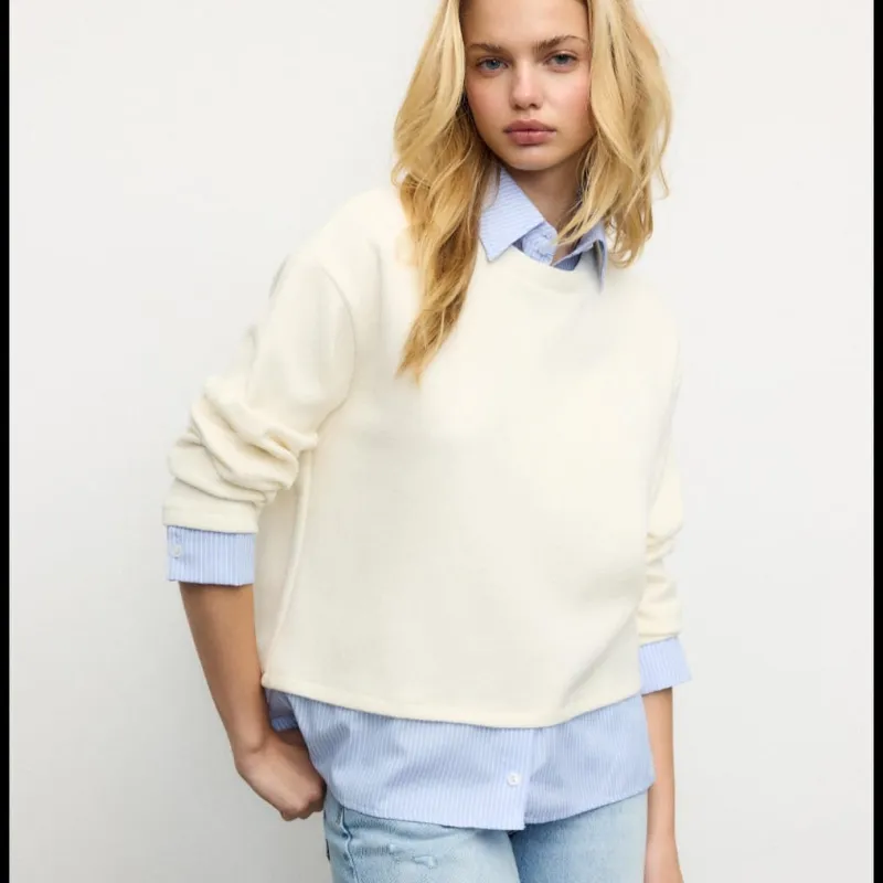 Blusa de mangas largas. Stradivarius