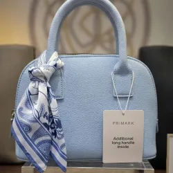 Cartera azul de salir marca Primark