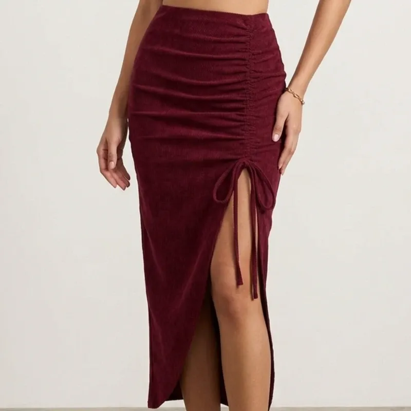 Conjunto color rojo  de blusa y saya